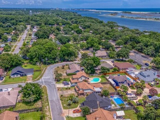 House for sale in Mary Esther