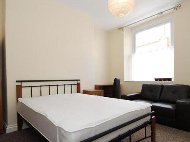 House for rent in Follaton, Strode
