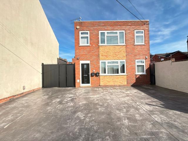 Apartment for rent in Dixons Green, West Midlands