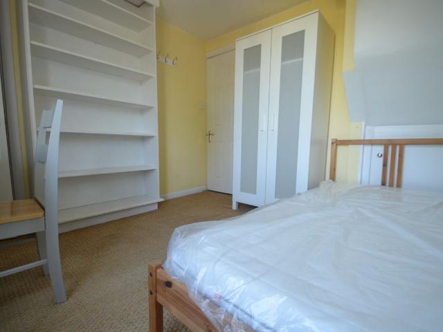 Room for rent in Ripley Springs, Runnymede