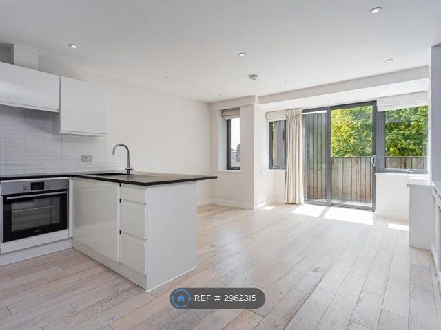Apartment for rent in Roffey, Horsham