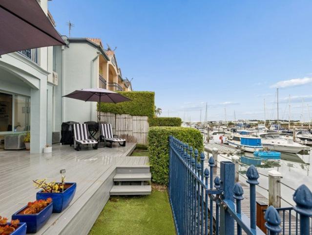 Townhouse for sale in Hope Island, Gold Coast City
