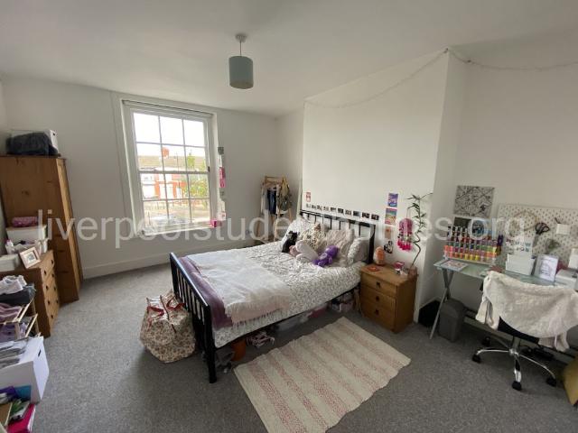 House for rent in Calderstones