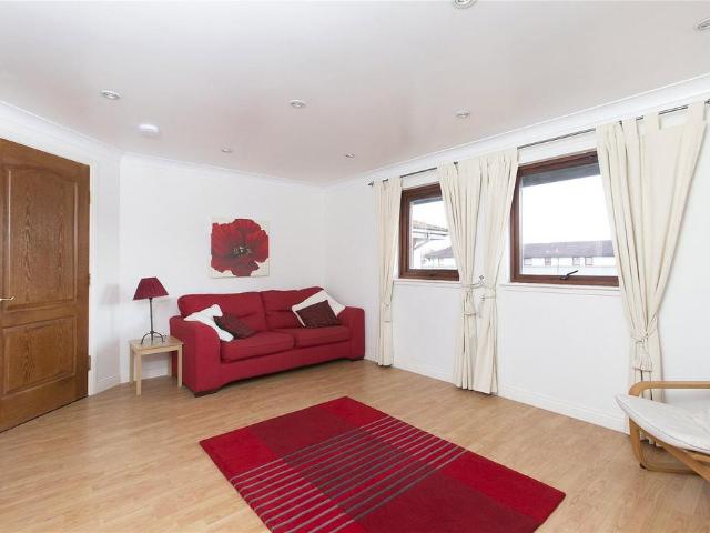 House for rent in Comely Bank, Craigleith