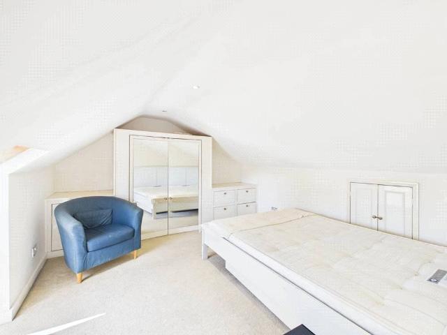 Apartment for rent in Mortlake, Greater London