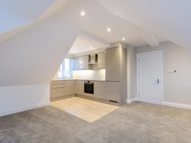 Apartment for rent in London Borough of Croydon, Addiscombe
