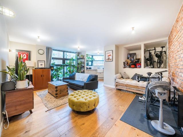 Apartment for rent in Clapham Park, Greater London