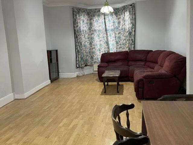 House for rent in London Borough of Redbridge, Greater London