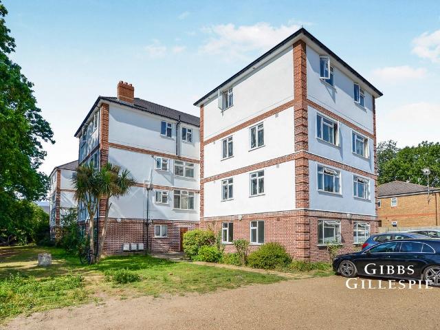 Apartment for rent in Pinner, Greater London
