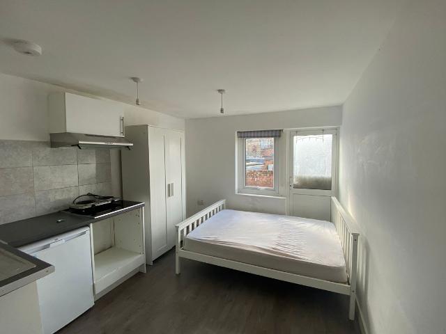 Studio for rent in London Borough of Ealing, Greater London