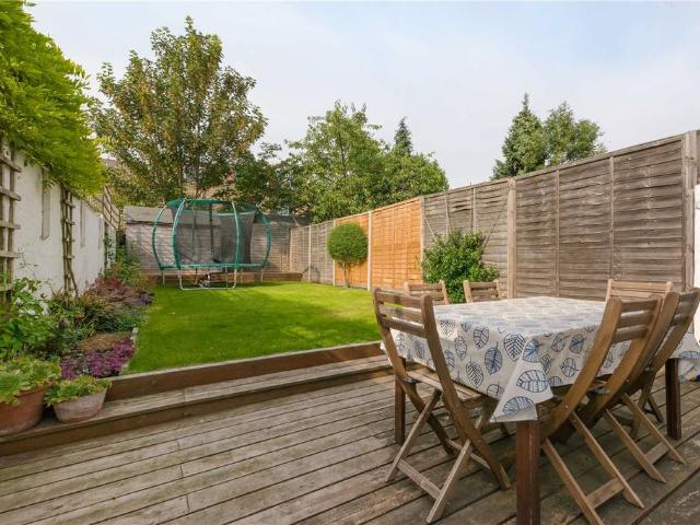 House for rent in Harlesden, Greater London