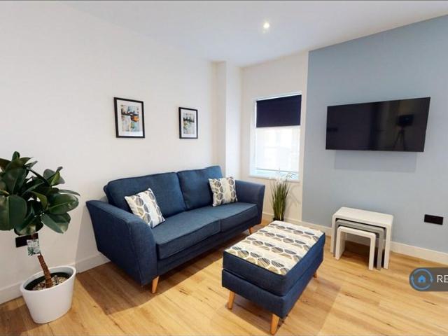 Apartment for rent in Plasnewydd, Falcon Lodge