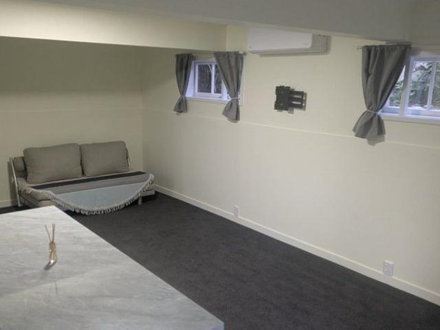 Apartment for rent in Paremoremo, Oroua County