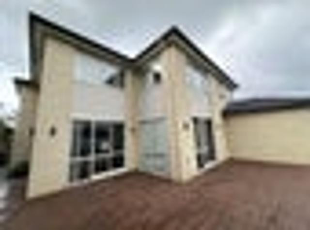 House for rent in Paremoremo