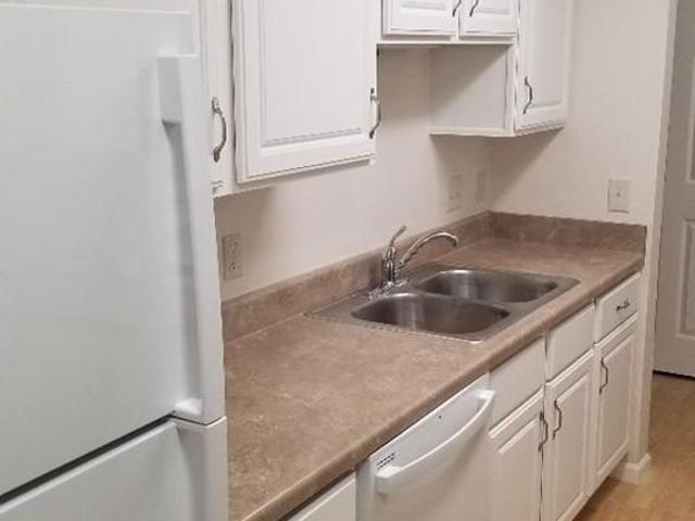 Apartment for rent in Oakwood Court, North Branch