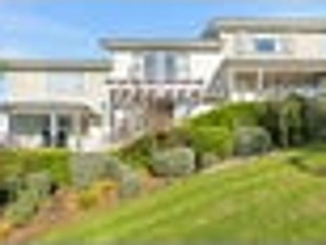 Townhouse for sale in Whangaparaoa, Oroua County