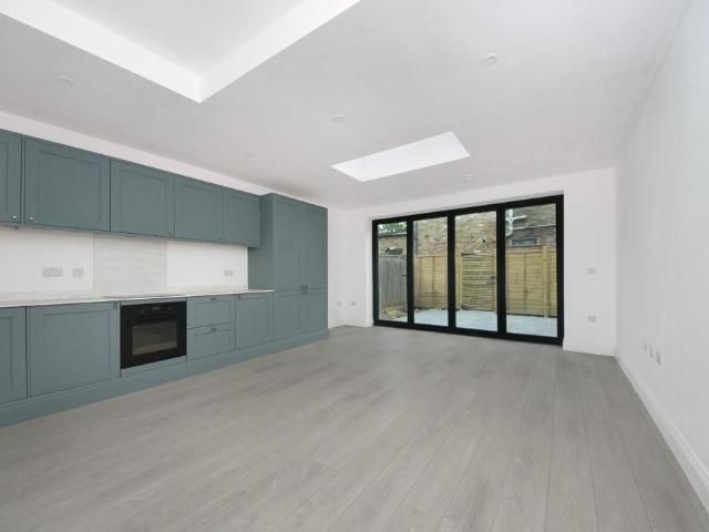 House for rent in London Borough of Ealing, Hanwell