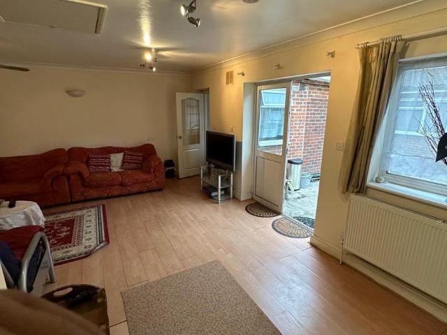 Studio for rent in London Borough of Hounslow, Greater London