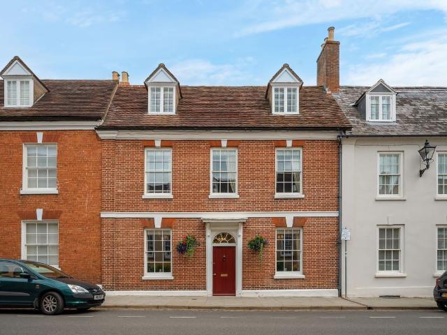 Apartment for rent in Woodloes Park, Green Close