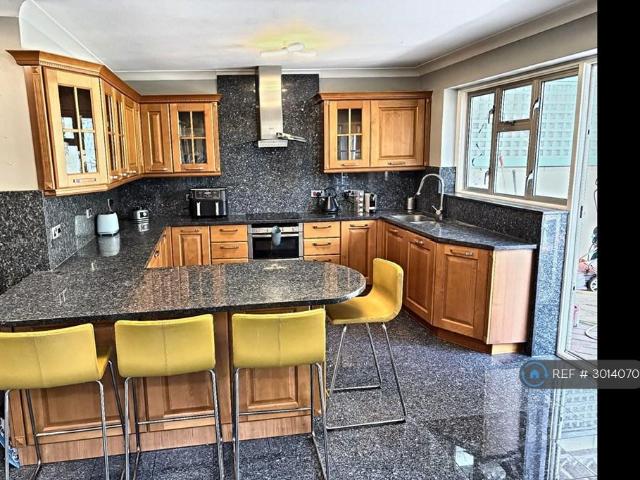 House for rent in Woodside Park, Greater London