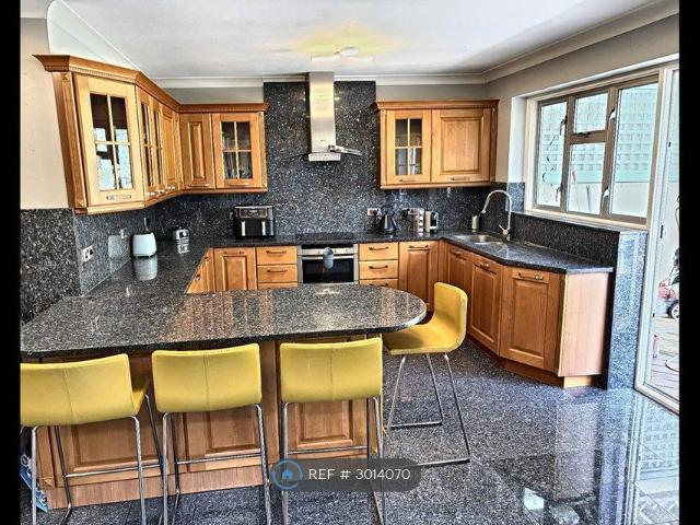 House for rent in Woodside Park, Greater London