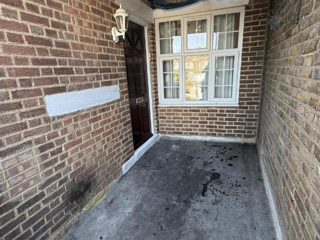 Apartment for rent in Lane, Greater London