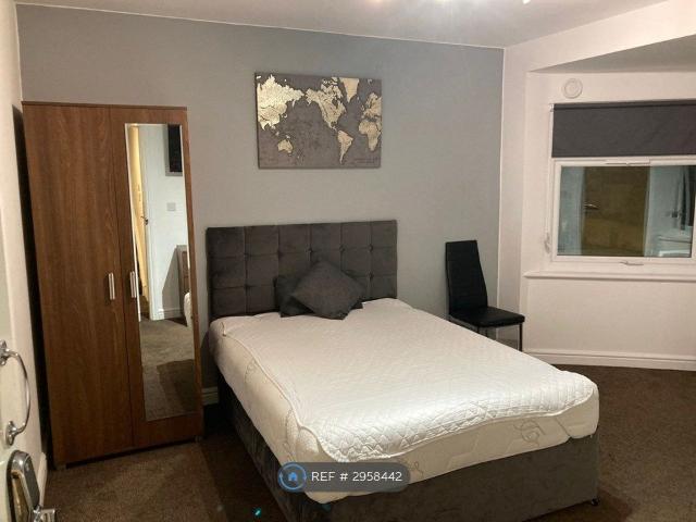 Room for rent in Lane, Greater London