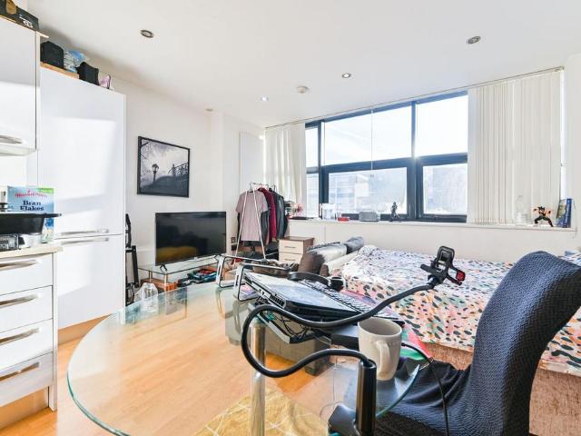 Apartment for rent in South Harrow, Greater London