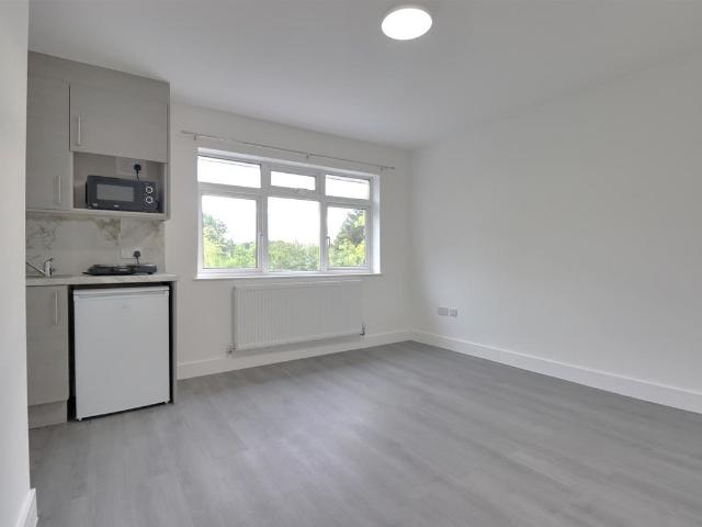 Studio for rent in London Borough of Ealing, Greater London