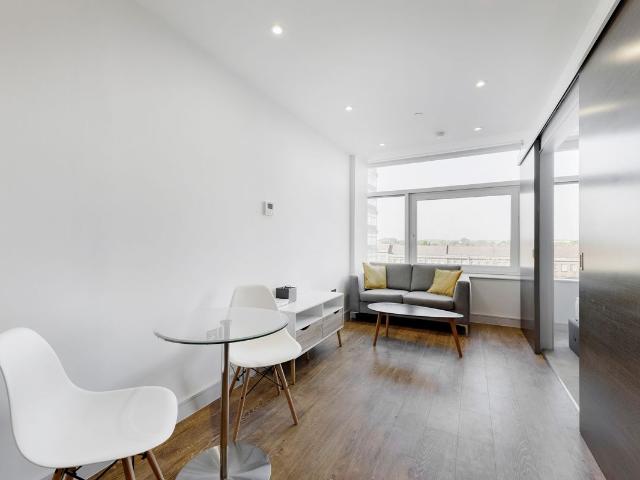 Apartment for rent in Tolworth, Greater London