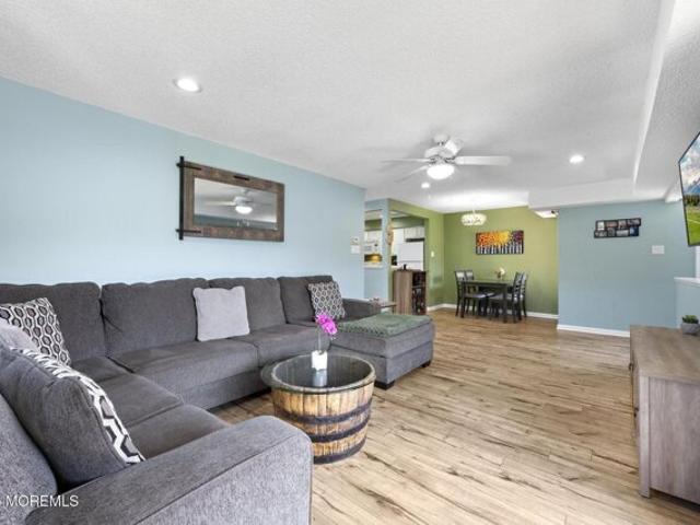 Condo for sale in Brick