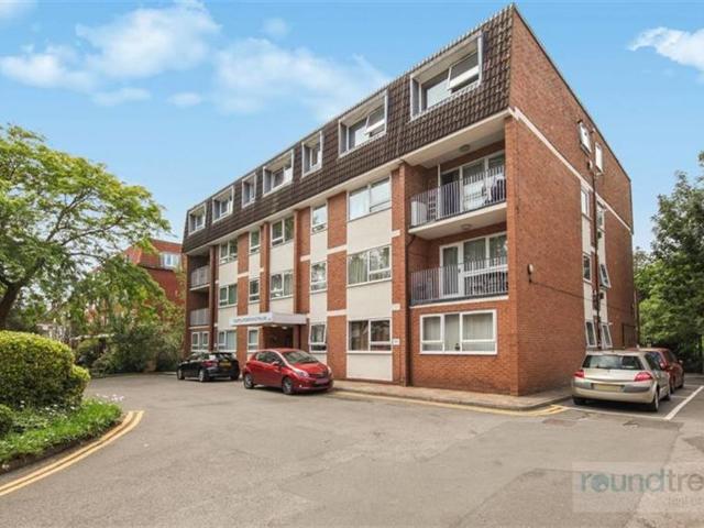 Apartment for rent in Fallow Corner, Greater London