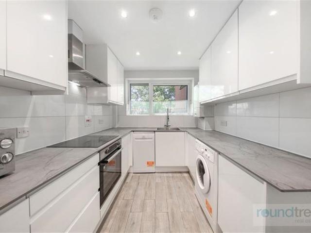House for rent in Fallow Corner, Greater London
