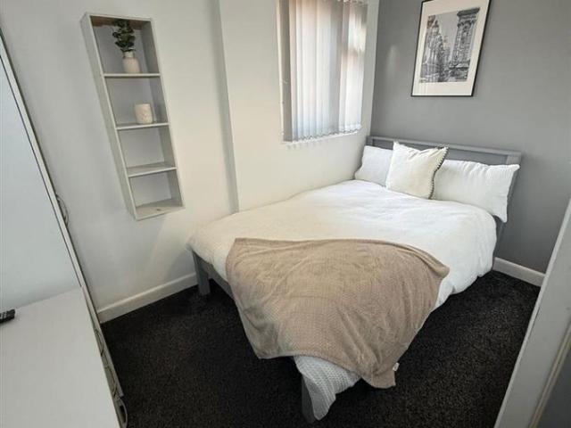 Room for rent in Spon End, West Midlands