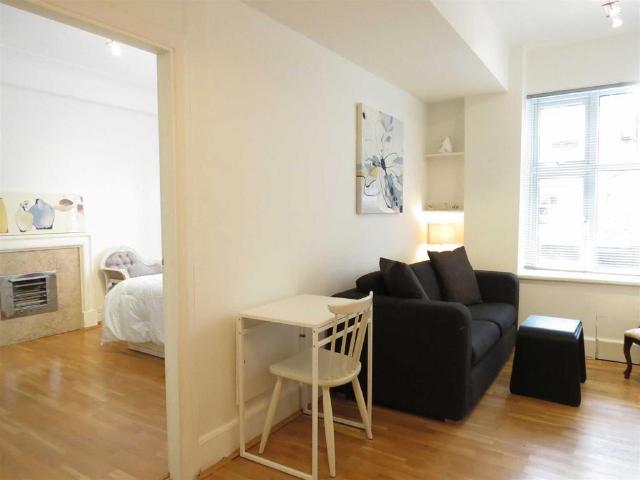Apartment for rent in Swiss Cottage, Greater London