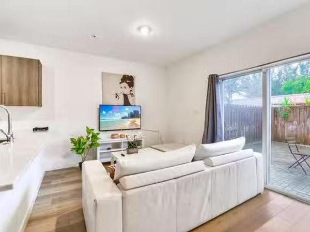 Apartment for rent in Biscayne Gardens, Miami