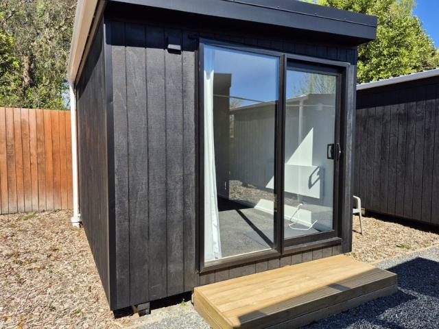 Apartment for rent in Chaslands, Canterbury