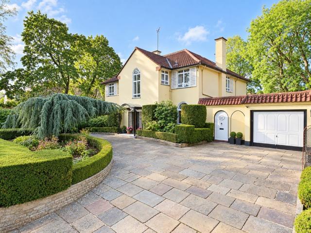 House for rent in Moor Park Estate, Three Rivers