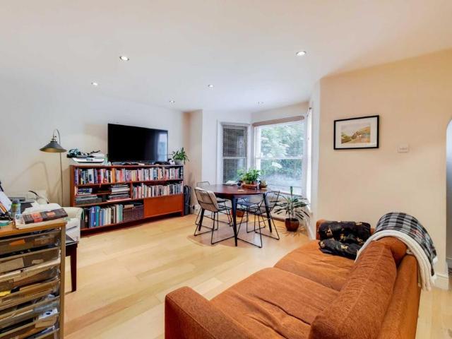 Apartment for rent in Crouch End, Isle Of Man