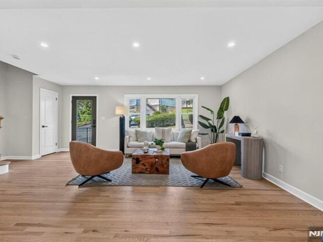 House for sale in Palisades Park, New Jersey