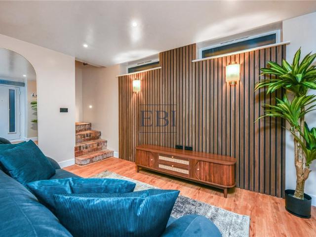 House for rent in Southborough, Sandown Park