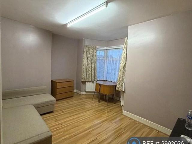 Apartment for rent in Alperton, Greater London