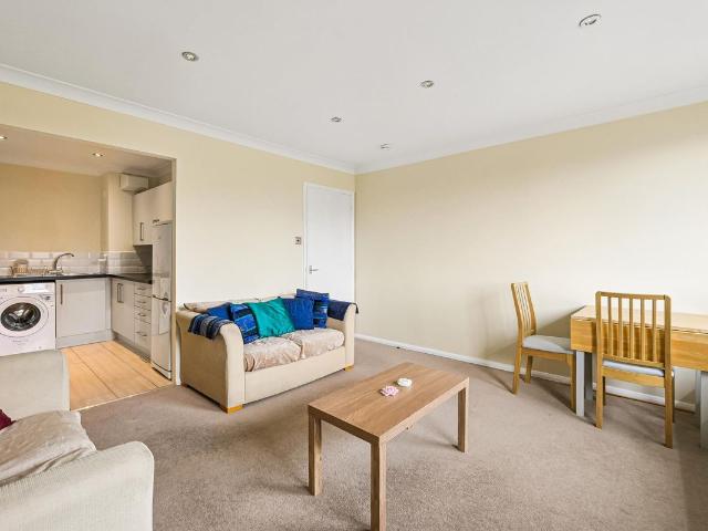Apartment for rent in Surrey Quays, Greater London