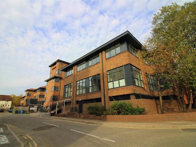 House for rent in Heol-las, Surrey