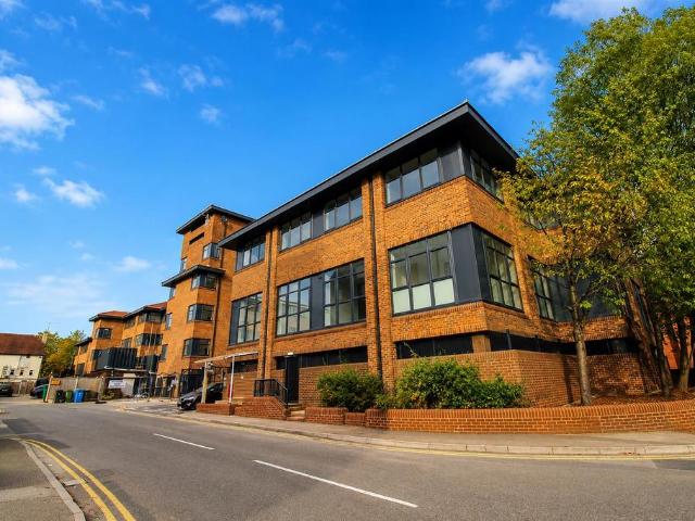 House for rent in Heol-las, Surrey