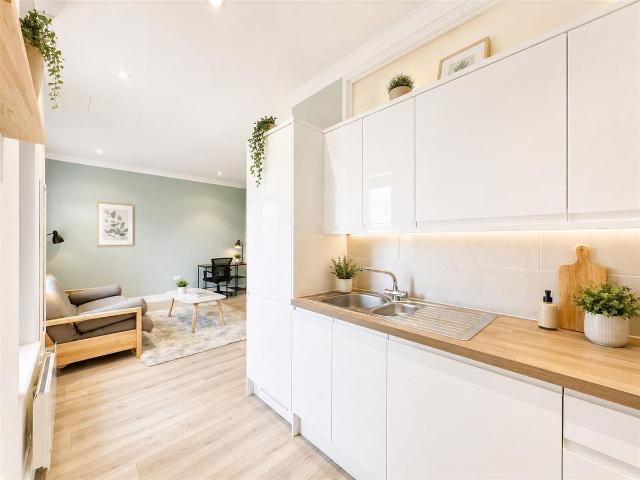 Apartment for rent in Lakenham, East Bank