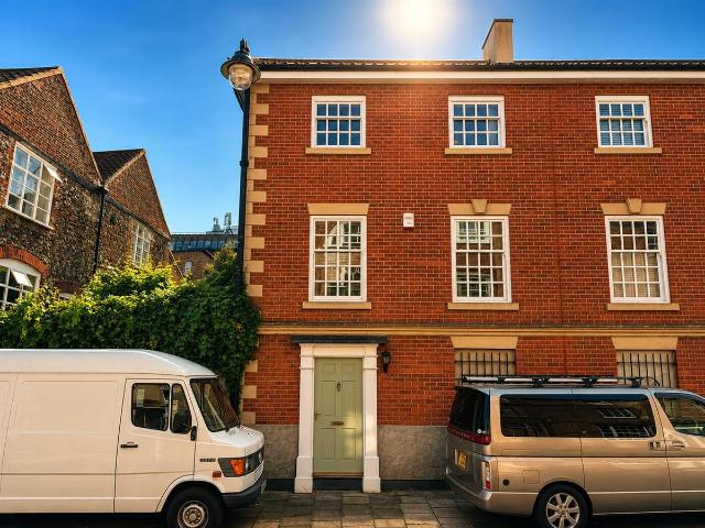 House for rent in Lakenham, East Bank