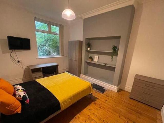 House for rent in Calderstones