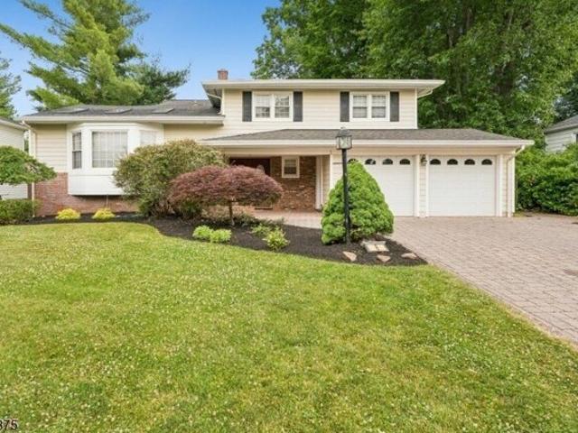 House for sale in Springfield, New Jersey