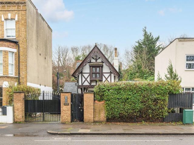 House for rent in Tulse Hill, Greater London